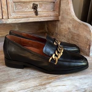 🖤Vionic Mizelle black leather chunky gold chain heeled loafer size 10